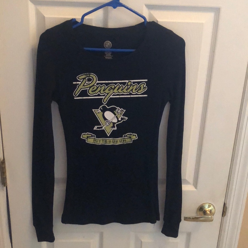 NHL Hockey Pittsbugh PenquinTee Sz Medium Juniors